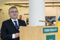 Juhlapuhujana oli Porin prikaatin kilta ry:n puheenjohtaja, everstiluutnantti evp. Markku Heinonen.