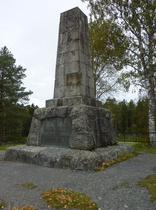 Oravaisten taistelun muistopaaden alue oli myös upeassa hoidossa.